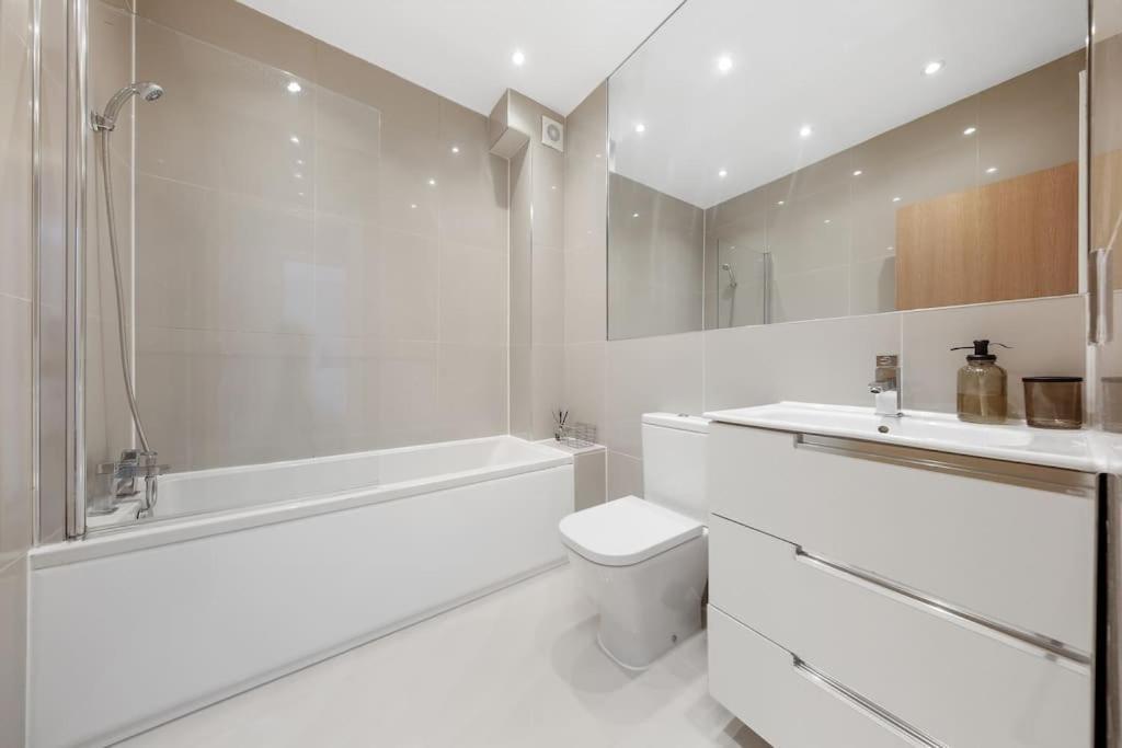Pleasing 2Bed Flat 10Min To Wimbledon Tennis Court Лондон Екстер'єр фото